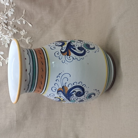 Deruta Handmade Vase - Picture 3 of 6